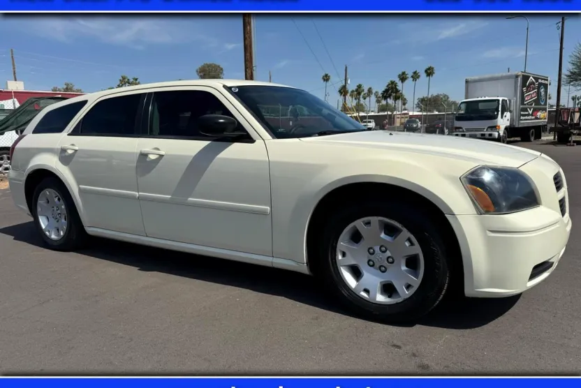 2005 Dodge Magnum SE photo 1