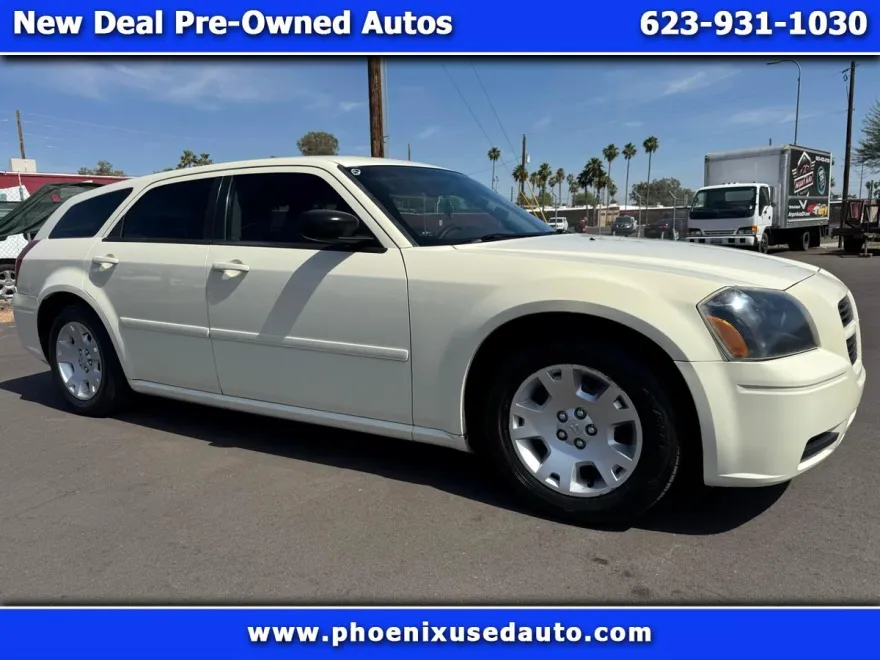 2005 Dodge Magnum SE photo 1