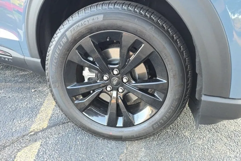 2025 Ford Explorer photo 1