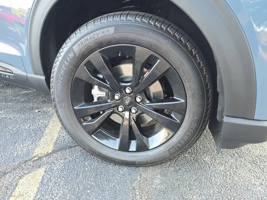 2025 Ford Explorer photo 1
