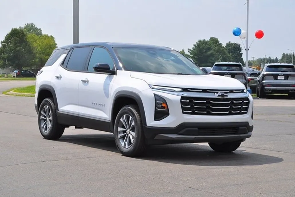 2026 Chevrolet Equinox LT photo 1