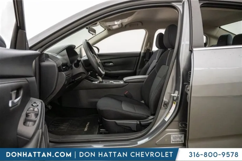 2024 Nissan Sentra SV photo 1