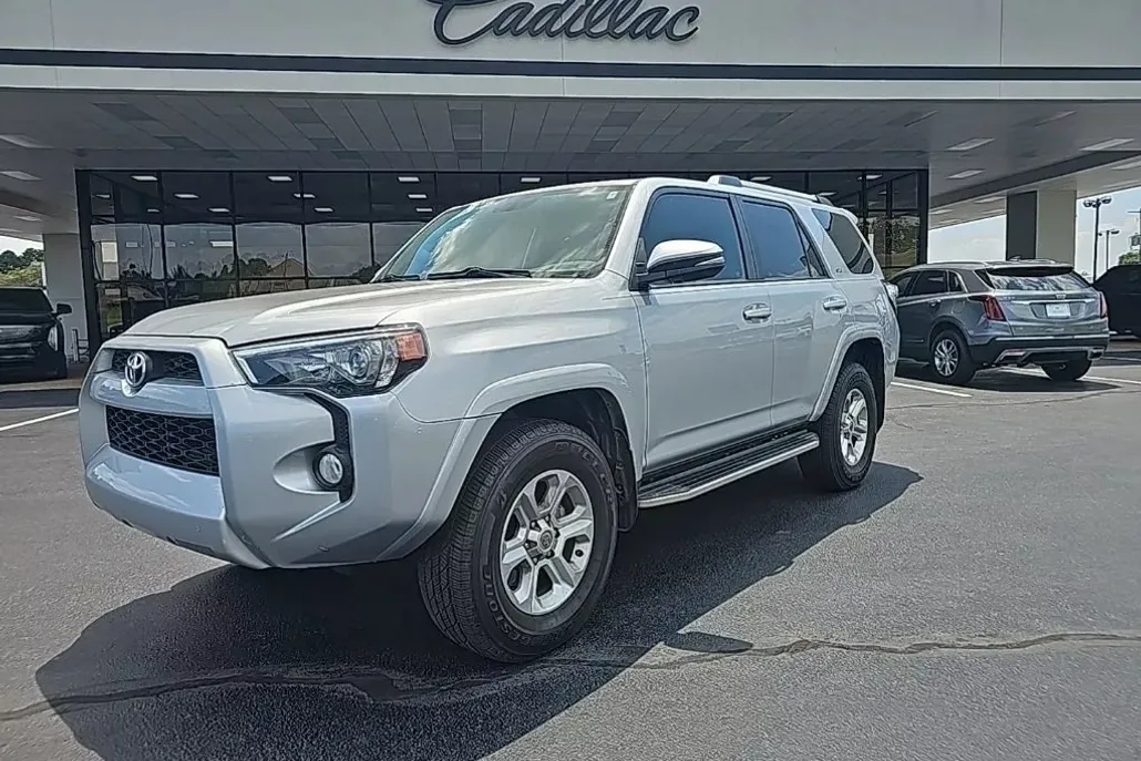 2019 Toyota 4Runner SR5 photo 1