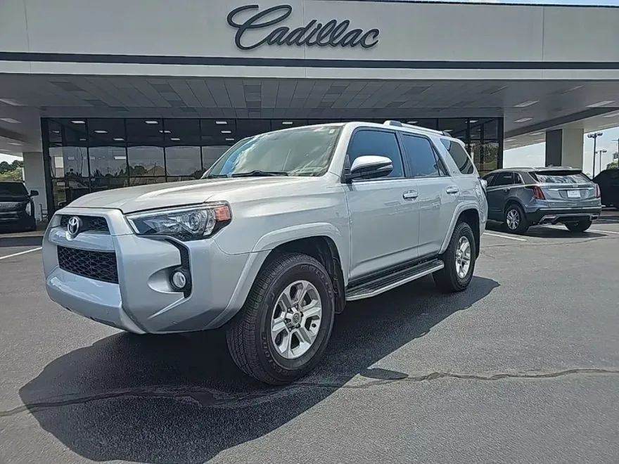 2019 Toyota 4Runner SR5 photo 1