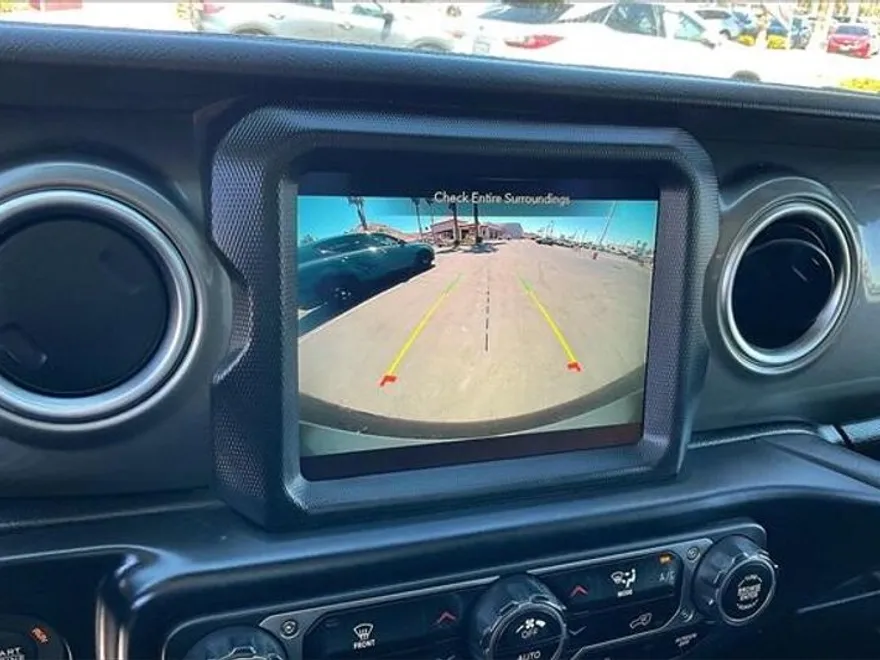2023 Jeep Wrangler Sahara photo 18