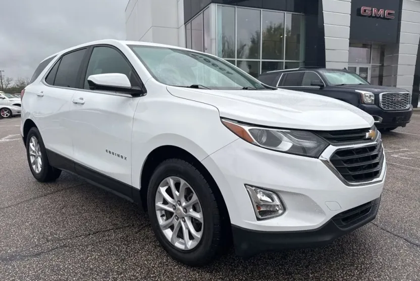 2021 Chevrolet Equinox LT photo 1