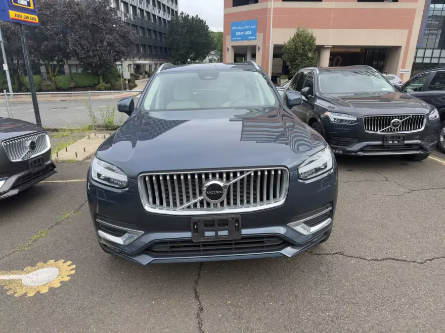 2024 Volvo XC90 B5 Core photo 1