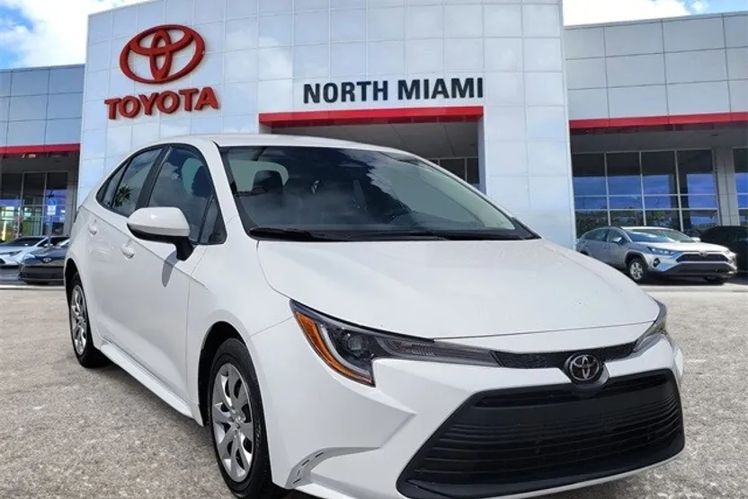 2023 Toyota Corolla LE photo 1