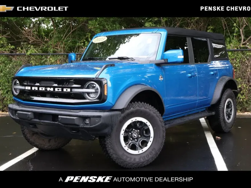 2023 Ford Bronco Outer Banks photo 1