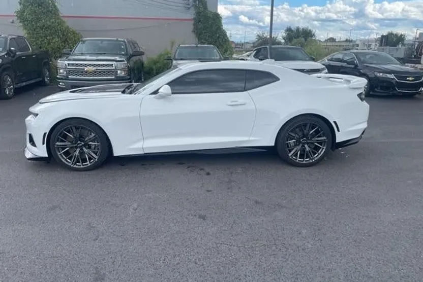 2023 Chevrolet Camaro ZL1 photo 1