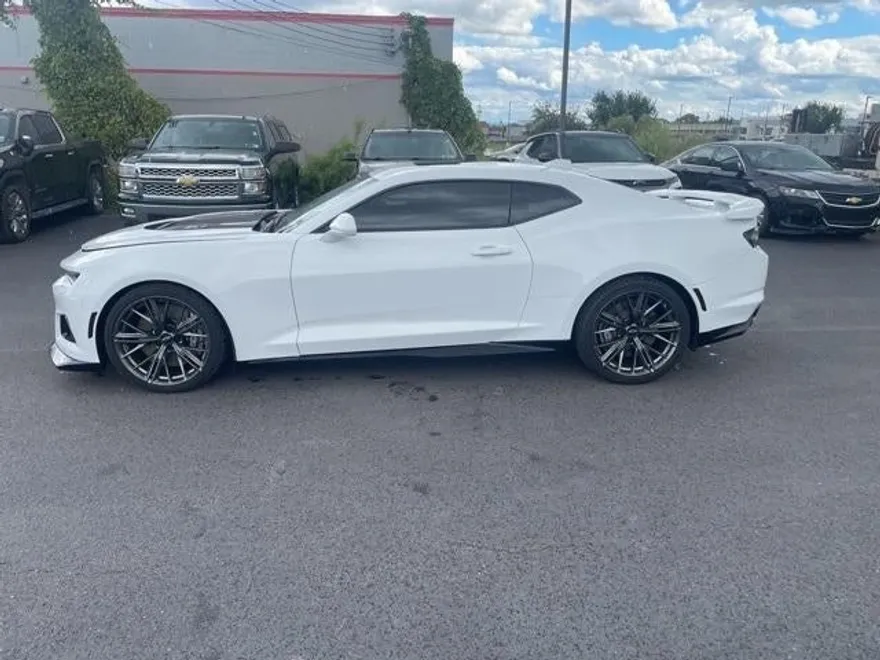 2023 Chevrolet Camaro ZL1 photo 1