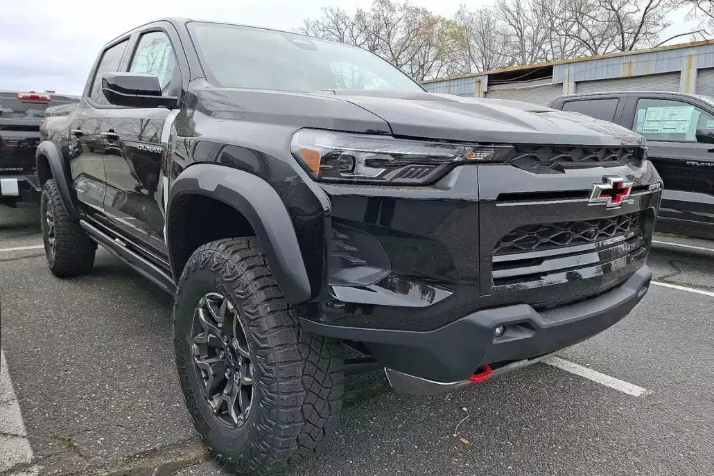 2025 Chevrolet Colorado ZR2 photo 1