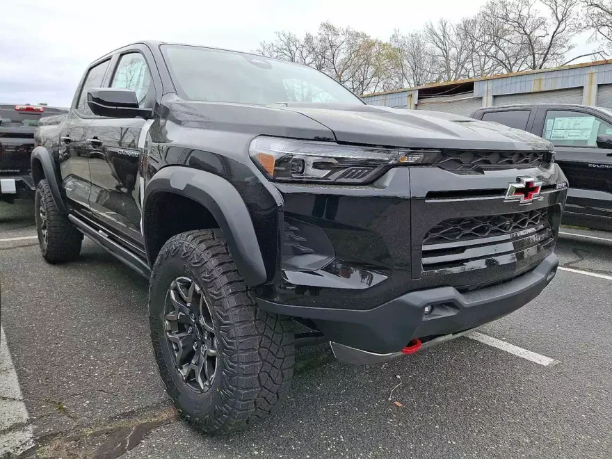 2025 Chevrolet Colorado ZR2 photo 1