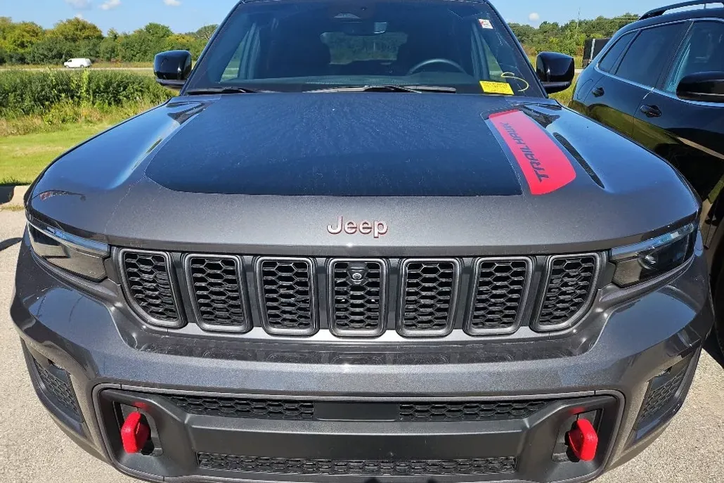 2022 Jeep Grand Cherokee Trailhawk photo 1