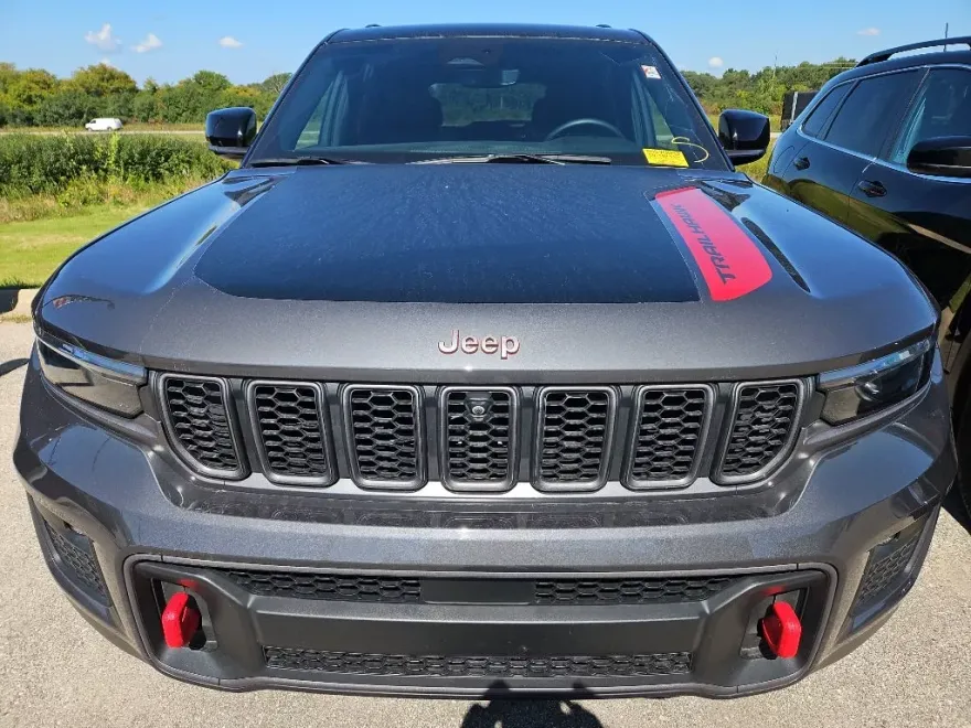 2022 Jeep Grand Cherokee Trailhawk photo 1