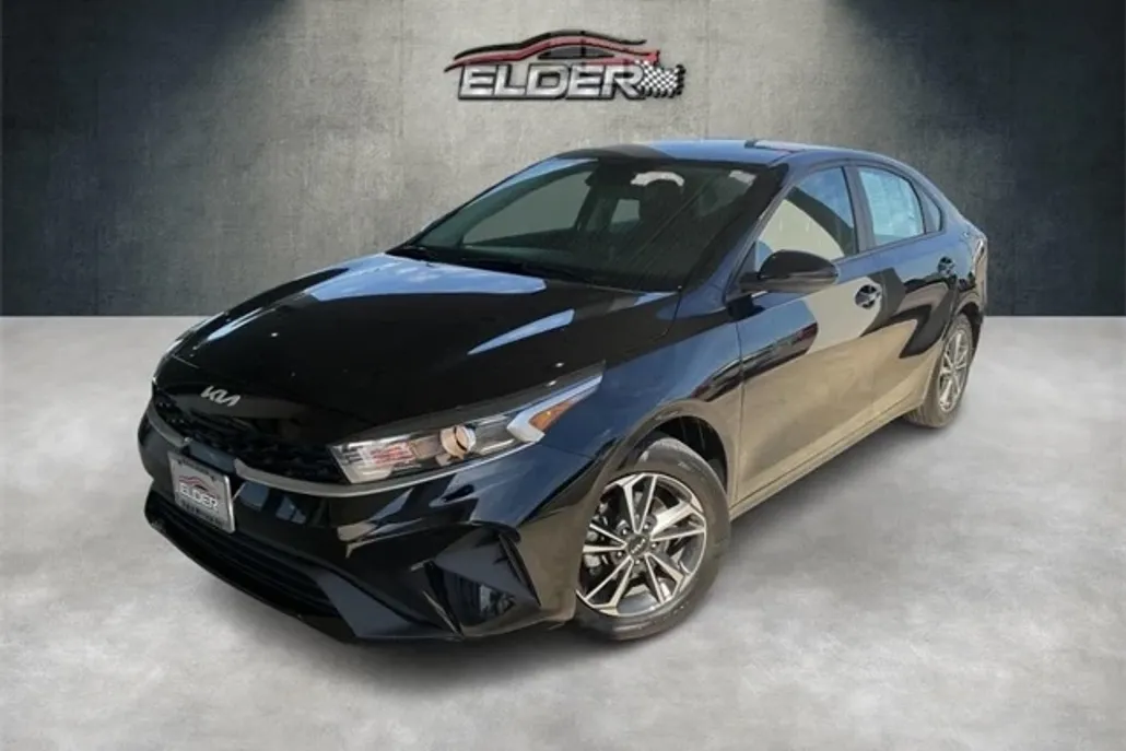 2024 Kia Forte LXS photo 1