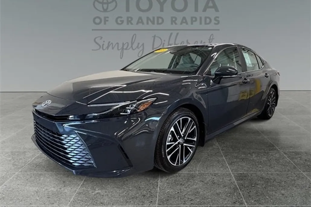 2025 Toyota Camry XLE photo 1