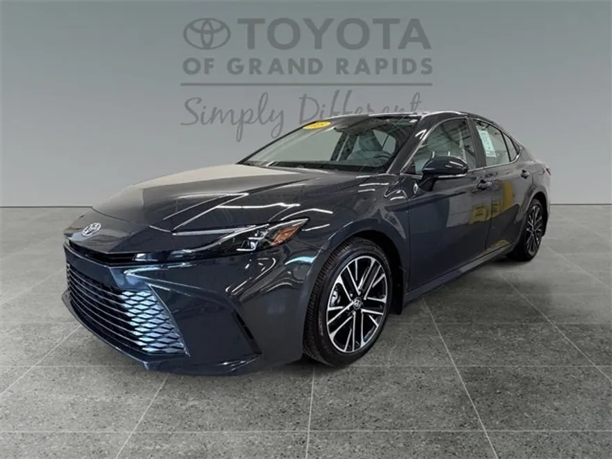 2025 Toyota Camry XLE photo 1