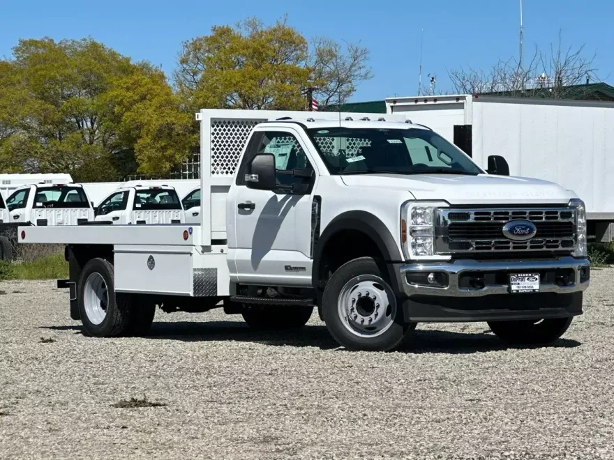 2024 Ford F-550 photo 1