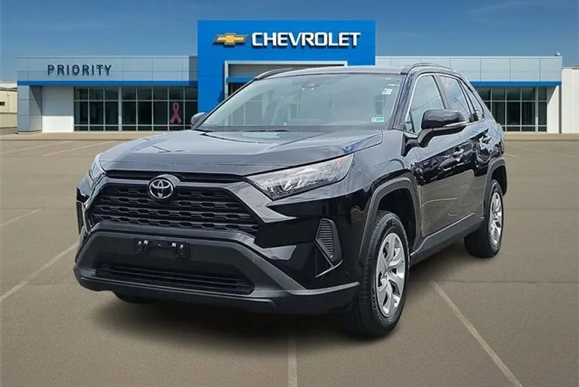 2021 Toyota RAV4 LE photo 1