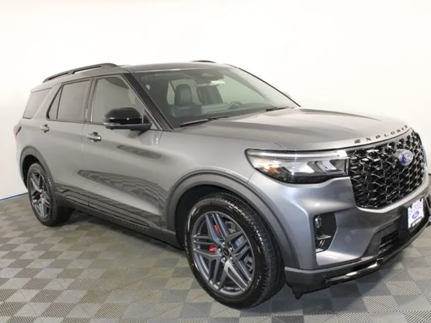 2025 Ford Explorer ST photo 1