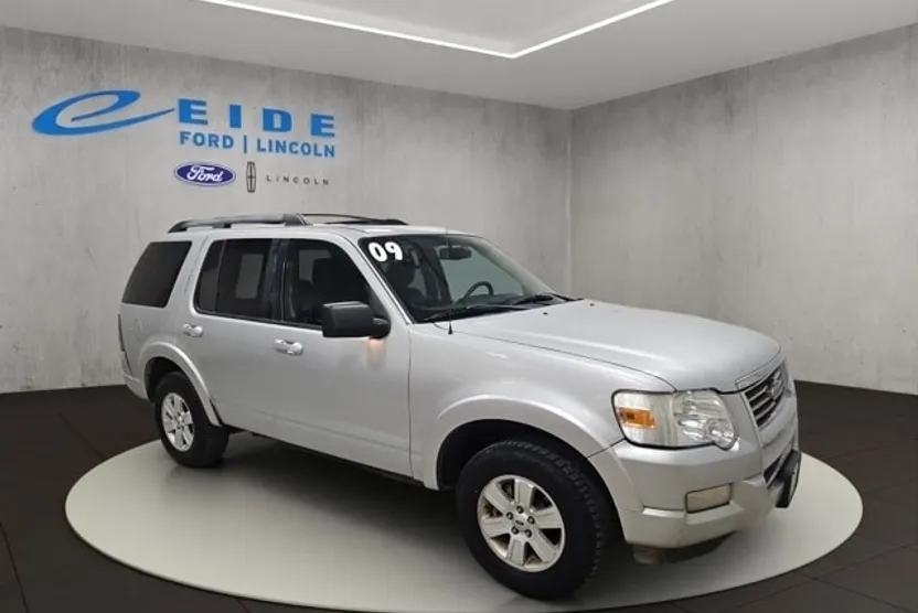 2009 Ford Explorer XLT photo 1