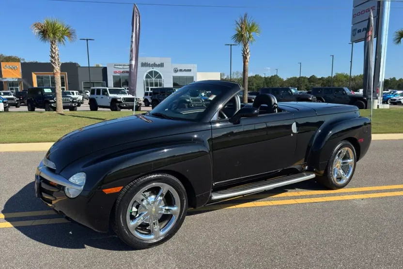 2004 Chevrolet SSR photo 1
