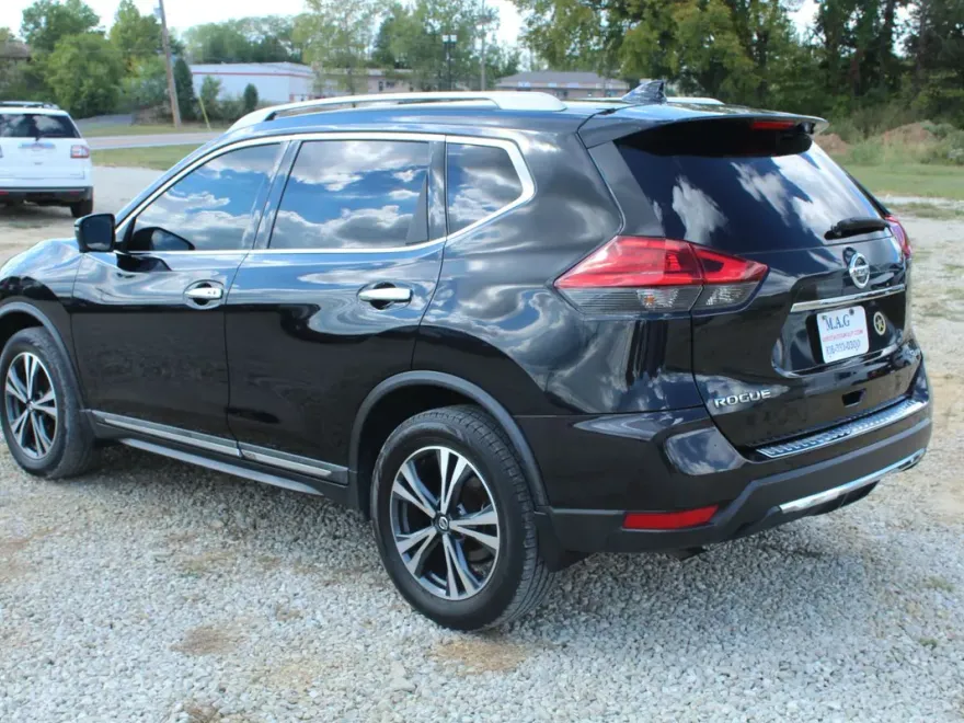 2017 Nissan Rogue SL photo 1