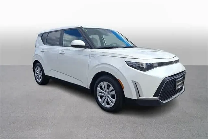 2023 Kia Soul LX photo 1