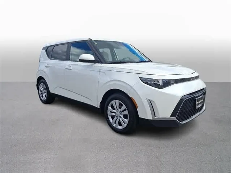 2023 Kia Soul LX photo 1