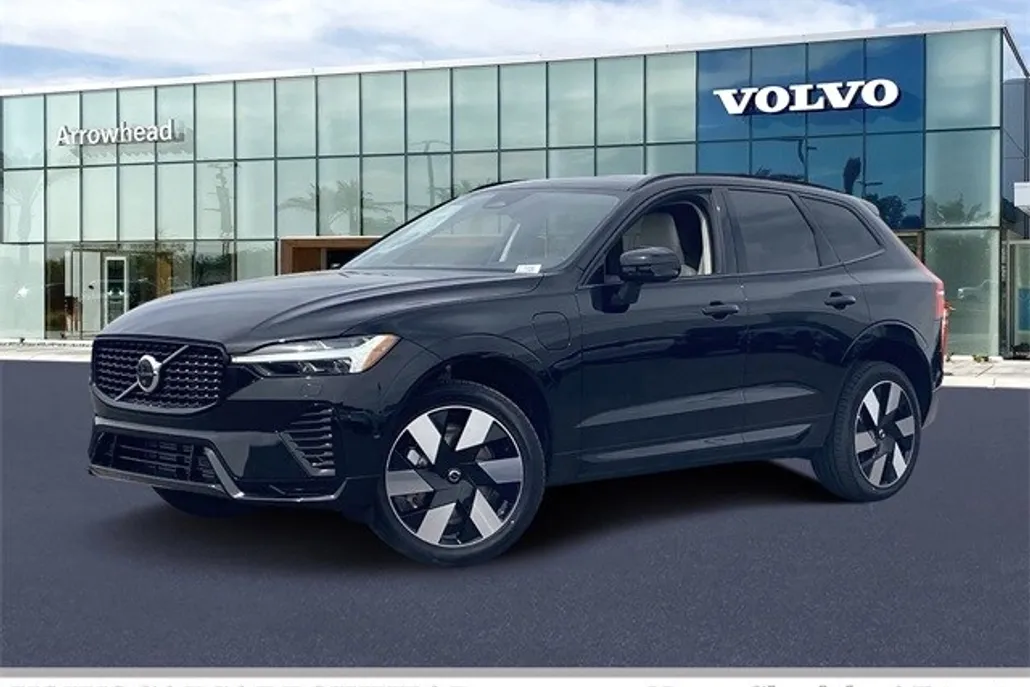 2025 Volvo XC60 T8 Plus photo 1