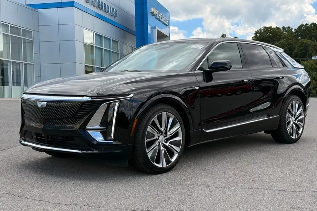2024 Cadillac Lyriq Luxury photo 1