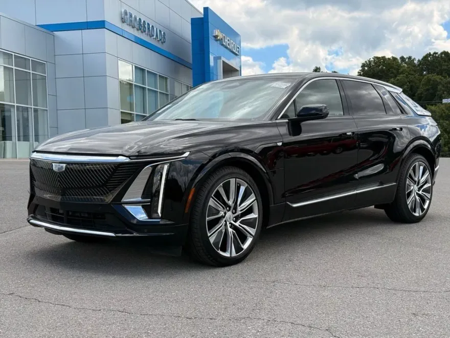 2024 Cadillac Lyriq Luxury photo 1