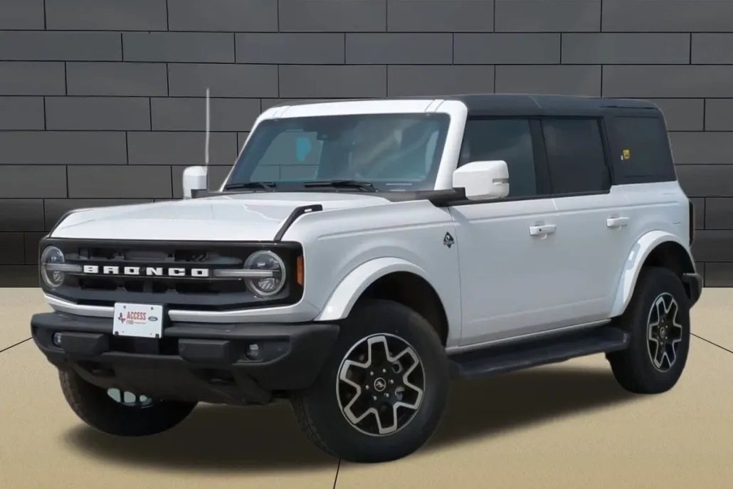 2025 Ford Bronco Outer Banks photo 1