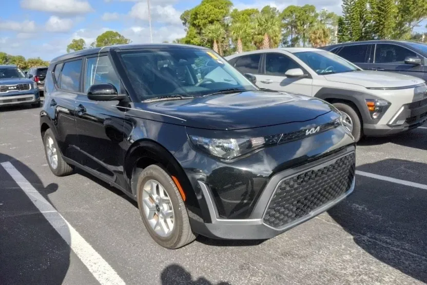 2024 Kia Soul LX photo 1