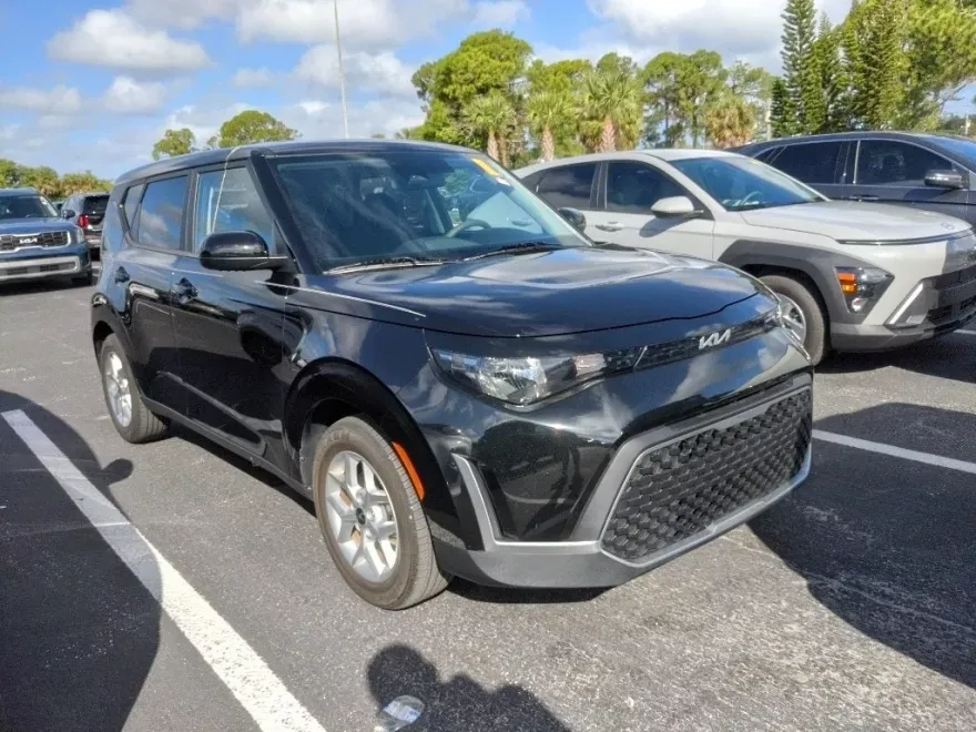 2024 Kia Soul LX photo 1