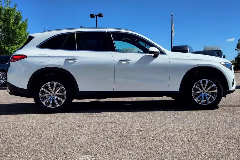 2026 Mercedes Benz GLC 300 4MATIC photo 1