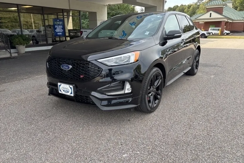 2022 Ford Edge ST photo 1