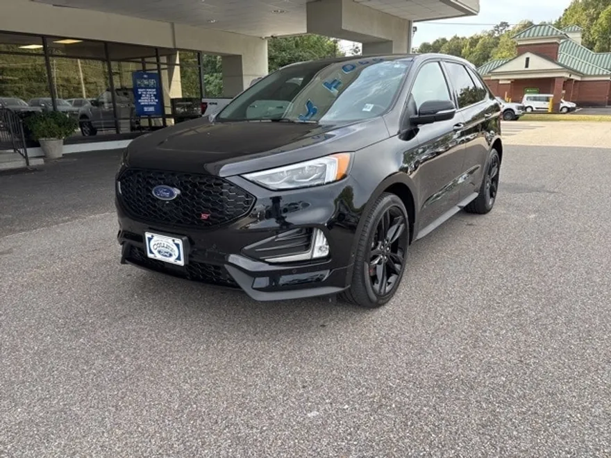 2022 Ford Edge ST photo 1