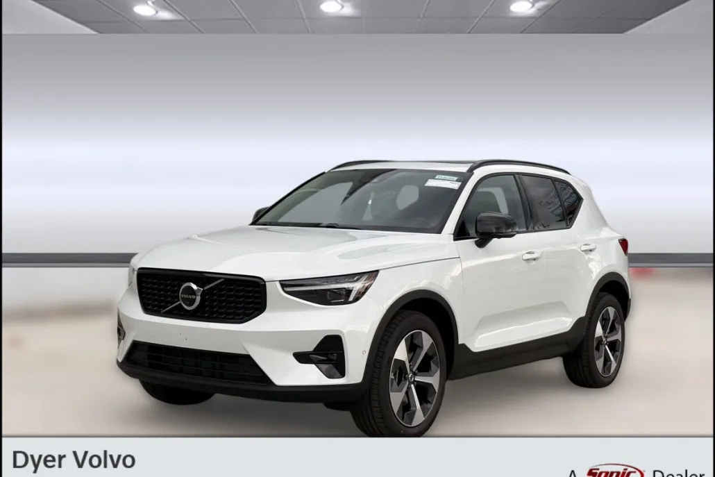 2026 Volvo XC40 Plus photo 1