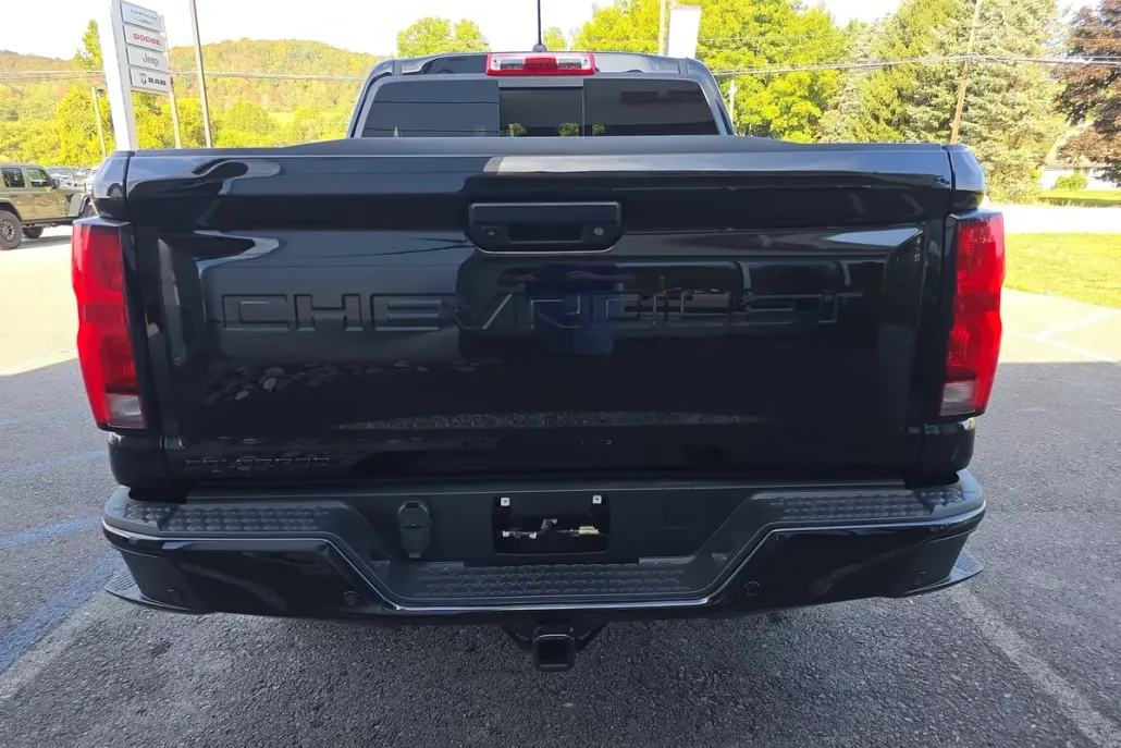 2024 Chevrolet Colorado Z71 photo 1