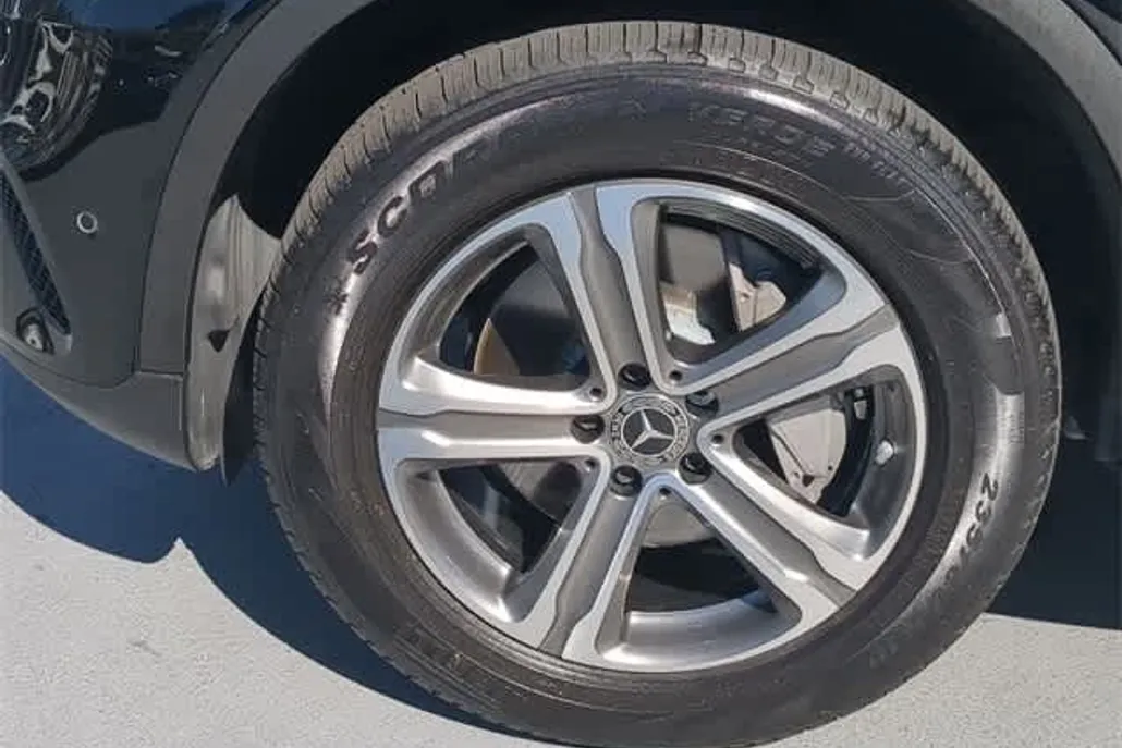 2021 Mercedes Benz GLC 300 photo 1