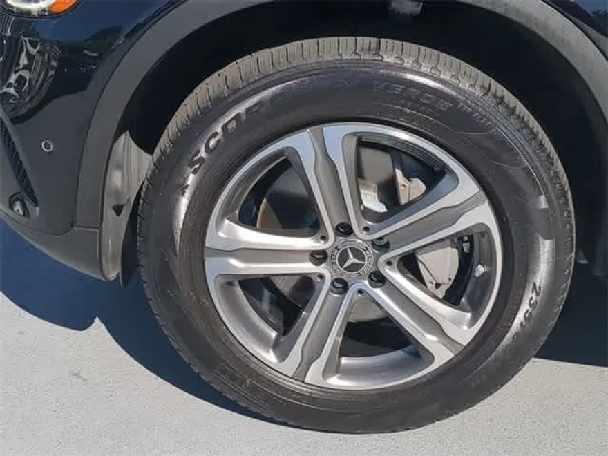 2021 Mercedes Benz GLC 300 photo 1
