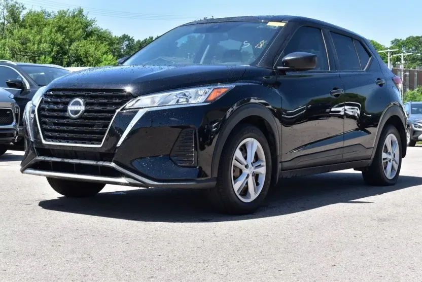 2023 Nissan Kicks S photo 1