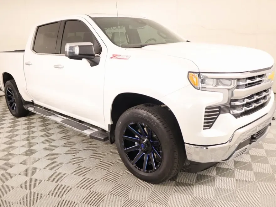 2024 Chevrolet Silverado 1500 LTZ photo 1