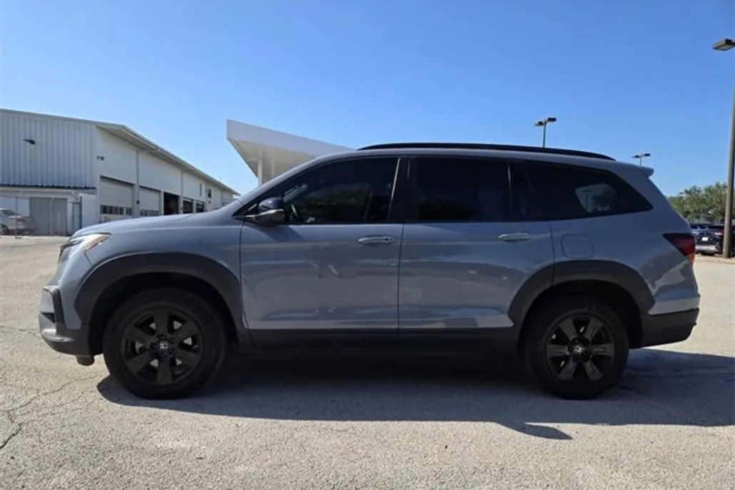 2022 Honda Pilot TrailSport photo 1