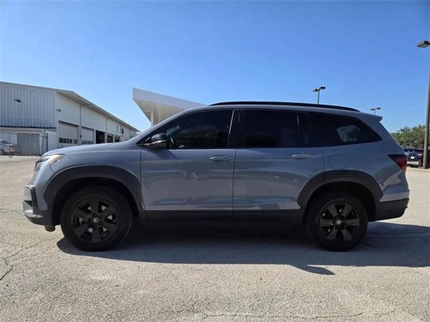 2022 Honda Pilot TrailSport photo 1