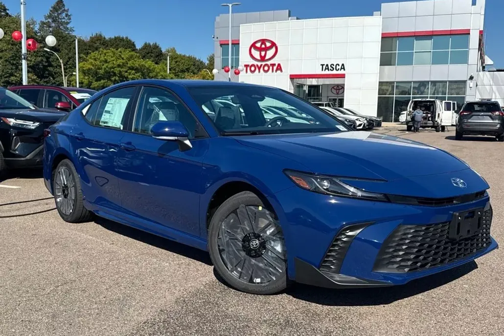 2026 Toyota Camry SE photo 1