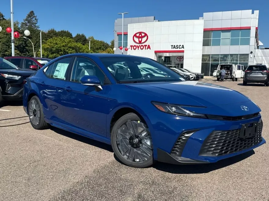 2026 Toyota Camry SE photo 1