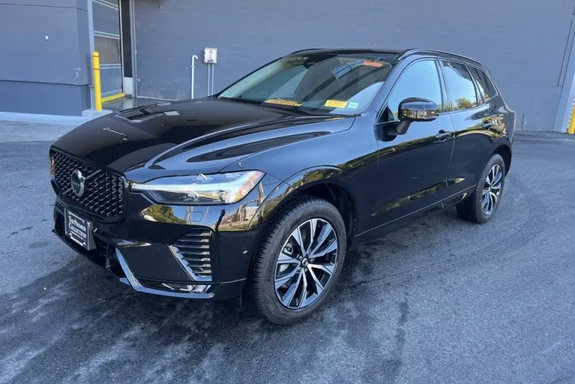 2025 Volvo XC60 B5 Plus photo 1